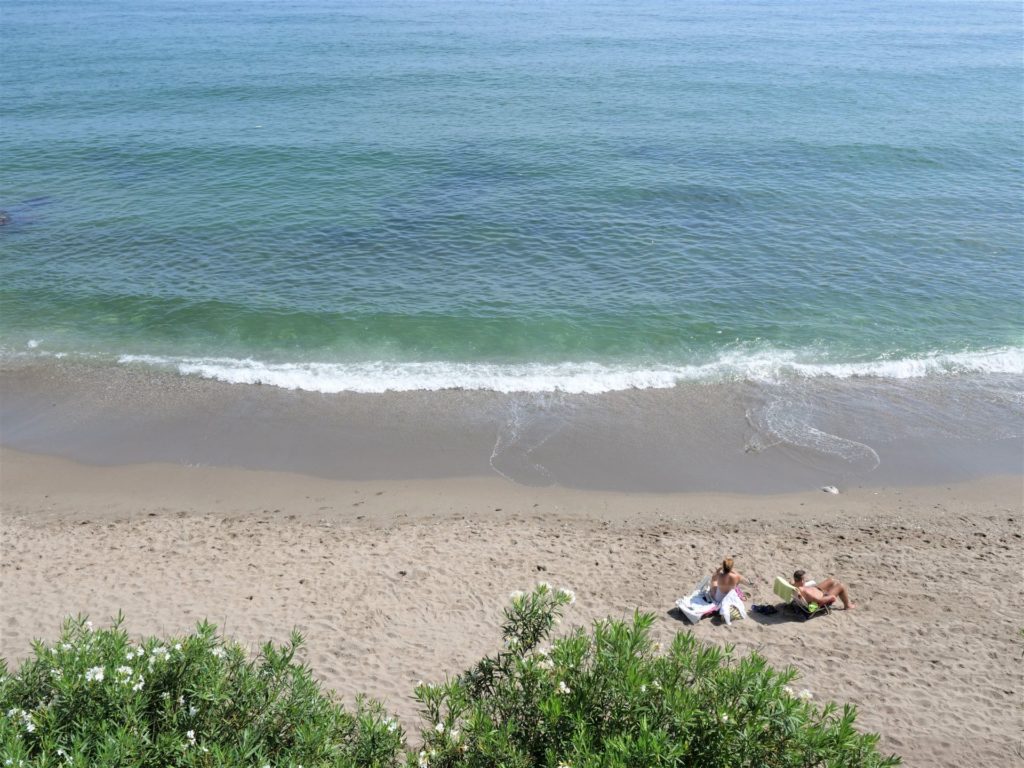 plaże Benalmadeny prowincja Malaga