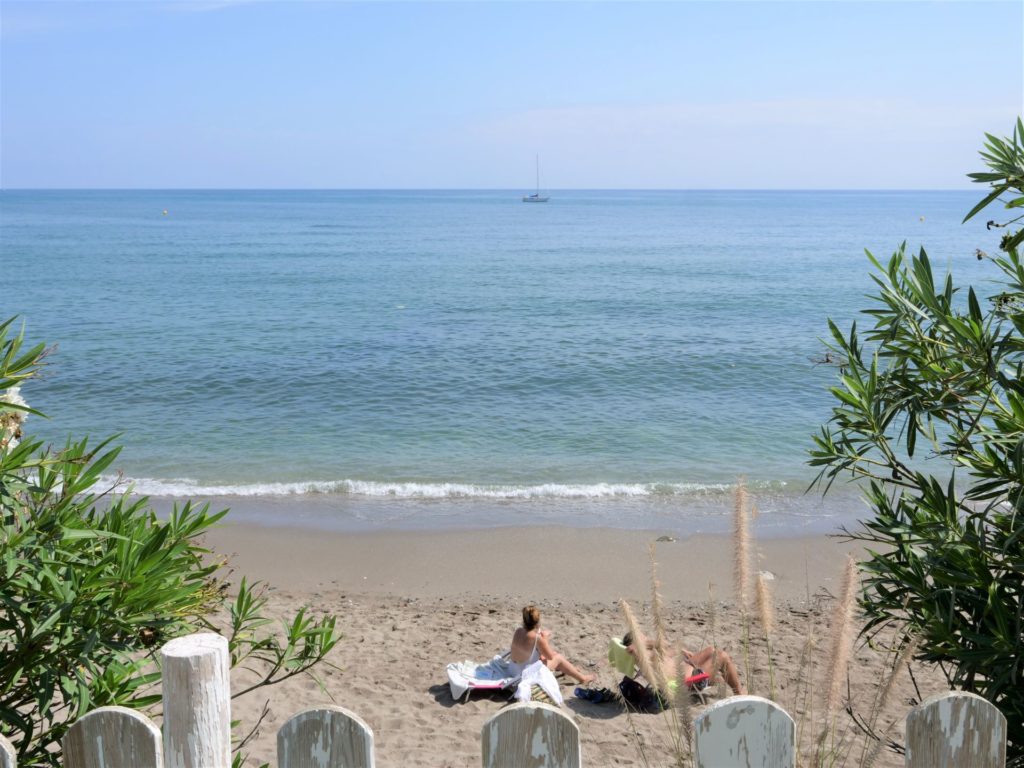 plaże Benalmadeny prowincja Malaga