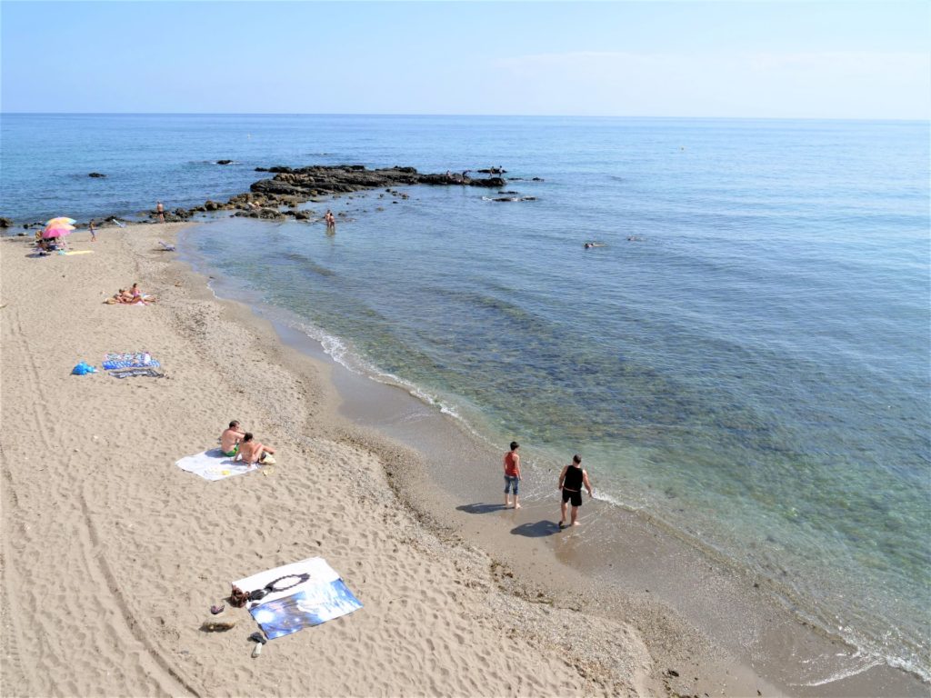 plaże Benalmadeny prowincja Malaga